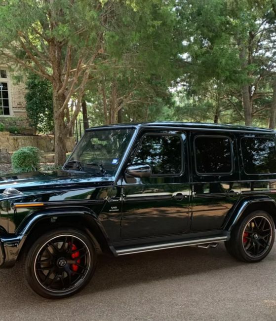 Detailed Mercedes G-Wagon, front three-quarter