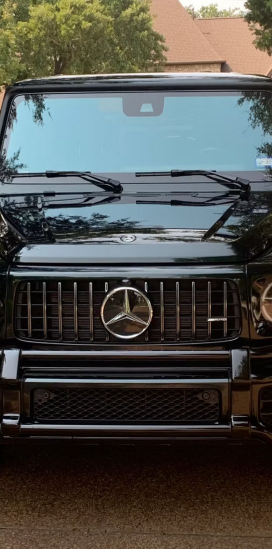 Mercedes G-Wagon grille and glossy hood